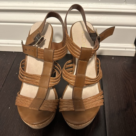 Aldo wedges, approx 4-5 inches - Picture 2 of 3